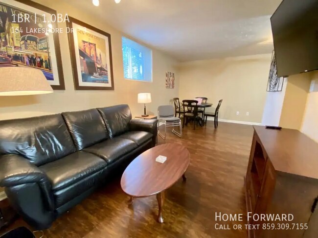 Foto del edificio - 164 Lakeshore Dr