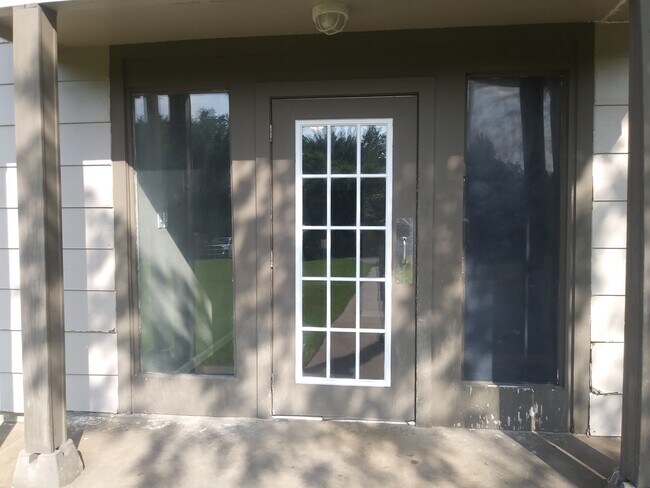 Entry Door - 320 Carson St