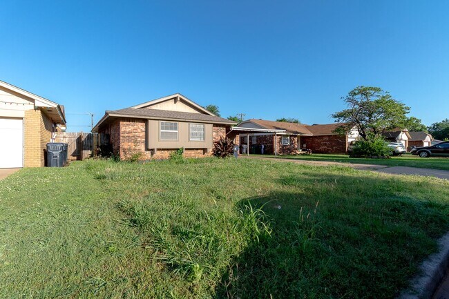 Foto del edificio - 4 Bedroom 2 Bath in OKC! Half off first month