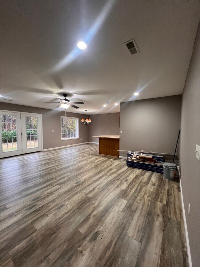 Foto del edificio - 310 Sunny Valley Ln