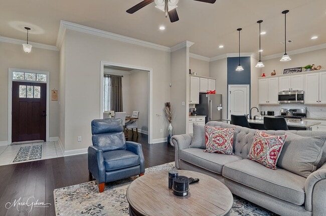 Foto del edificio - Fully Furnished: Lucien Fields South Shreveport