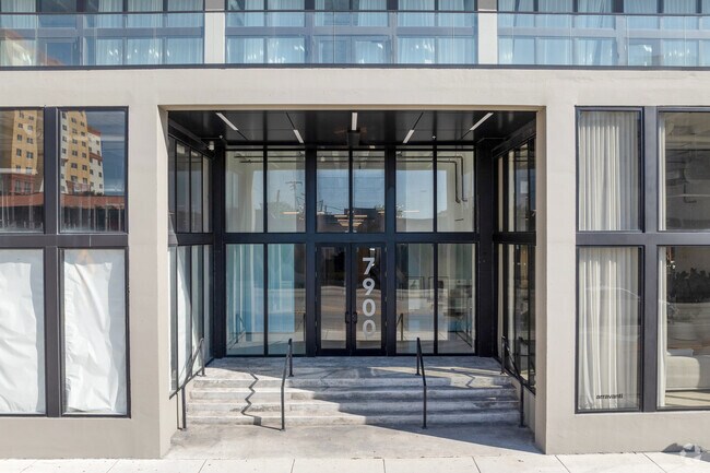 Foto del edificio - Little River Center Lofts