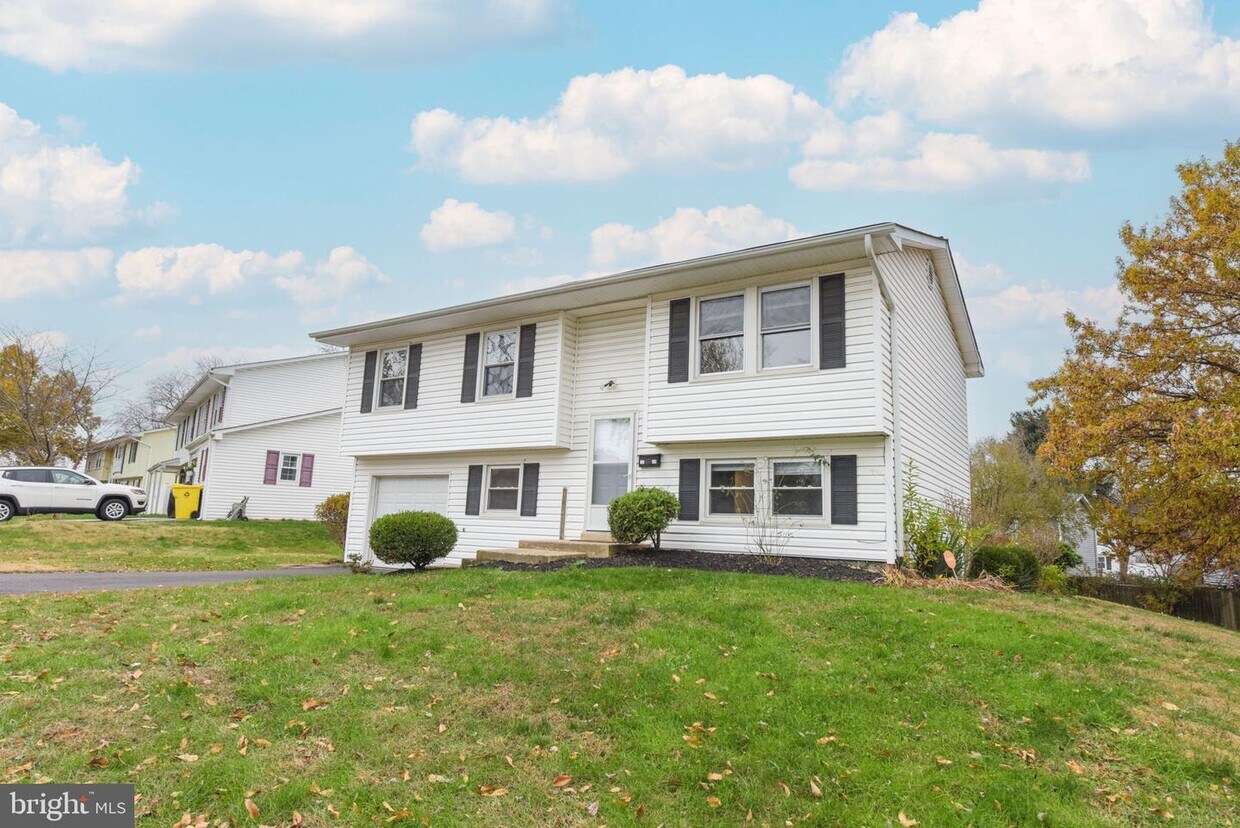 Primary Photo - 1339 Hallock Dr