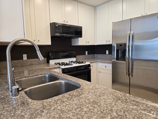 Building Photo - 13133 Le Parc