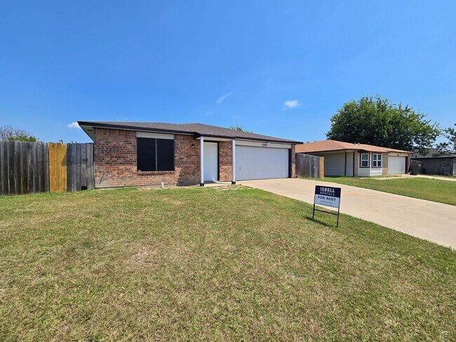 Building Photo - $500 OFF YOUR FIRST FULL MONTH'S RENT - AV...