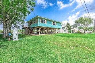 Building Photo - 319 Palm Dr