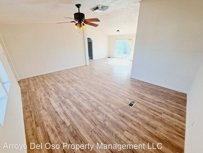 Foto del edificio - 4 br, 3 bath House - 145 Noble Ln - 145 No...