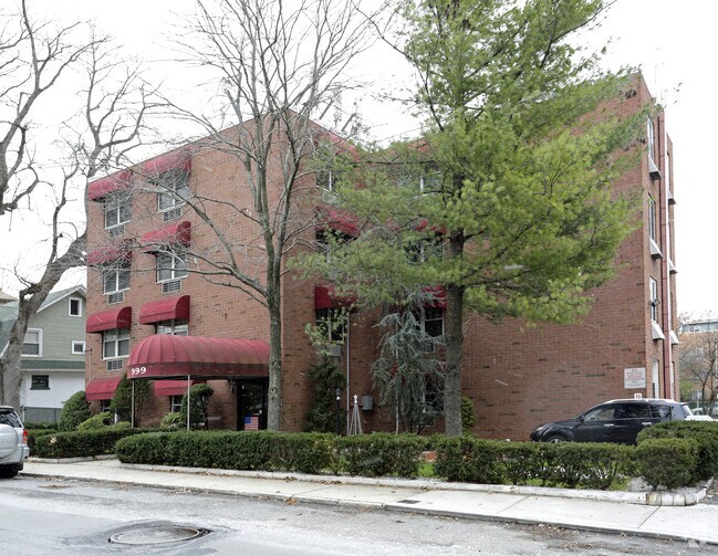Foto principal - 999 Forest Ave