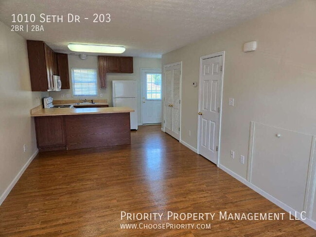 Building Photo - 1010 Seth Dr