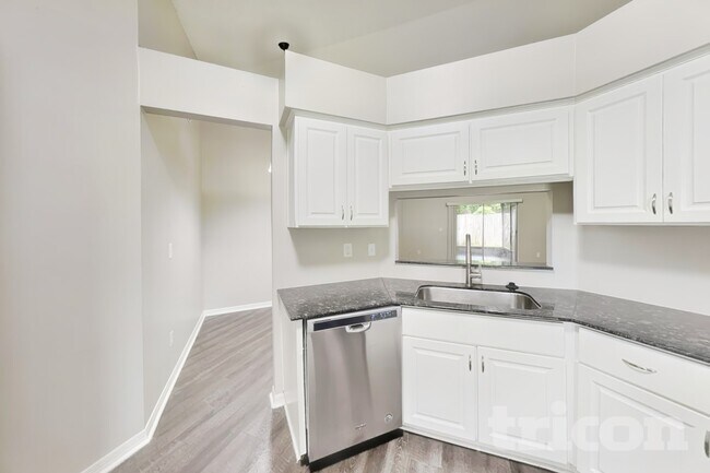 Foto del edificio - 1718 Brandon Trace Ave