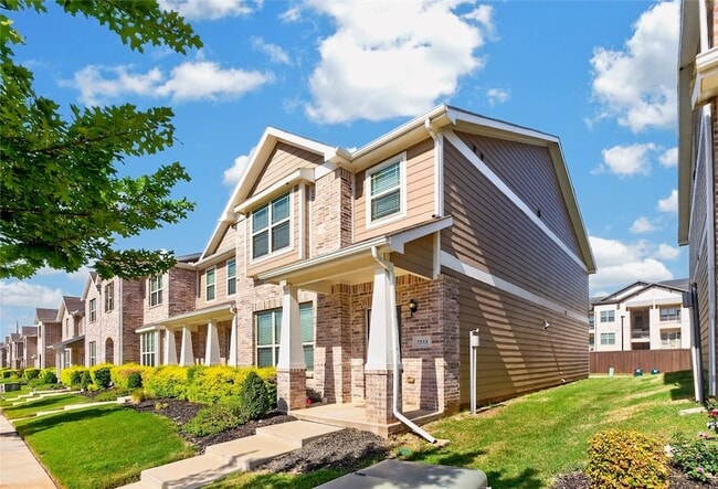 Building Photo - 3533 Cricket Dr