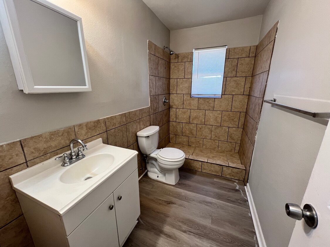 Building Photo - Kentwood Apartments