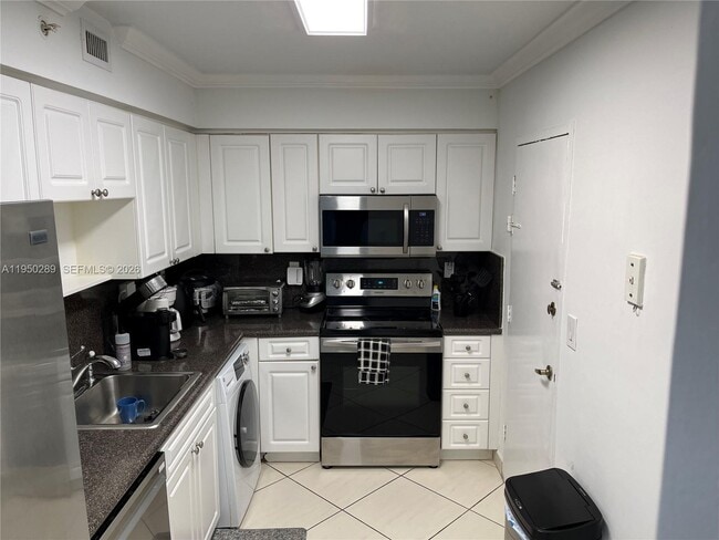 Building Photo - 2501 S Ocean Dr