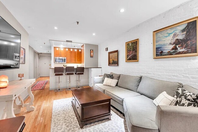 Foto del edificio - 67 E 11th St
