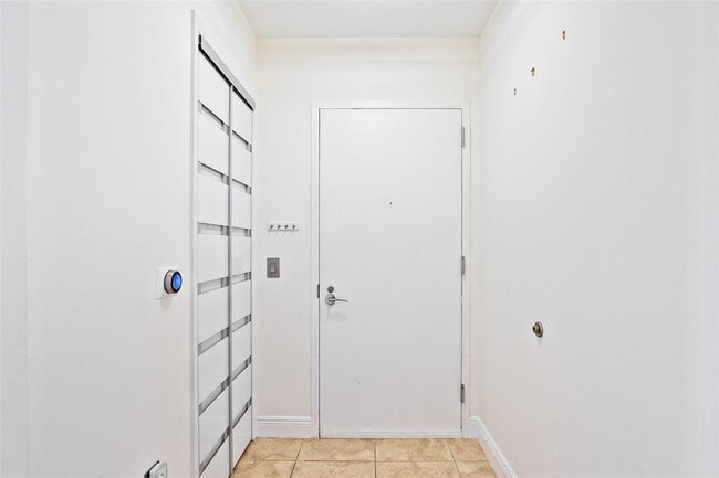 Building Photo - 2681 N Flamingo Rd