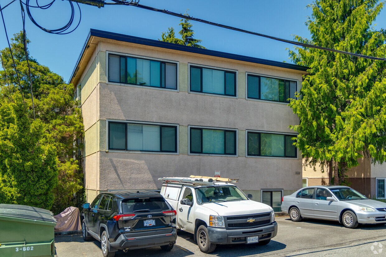 Photo du bâtiment - 8668 Cartier St