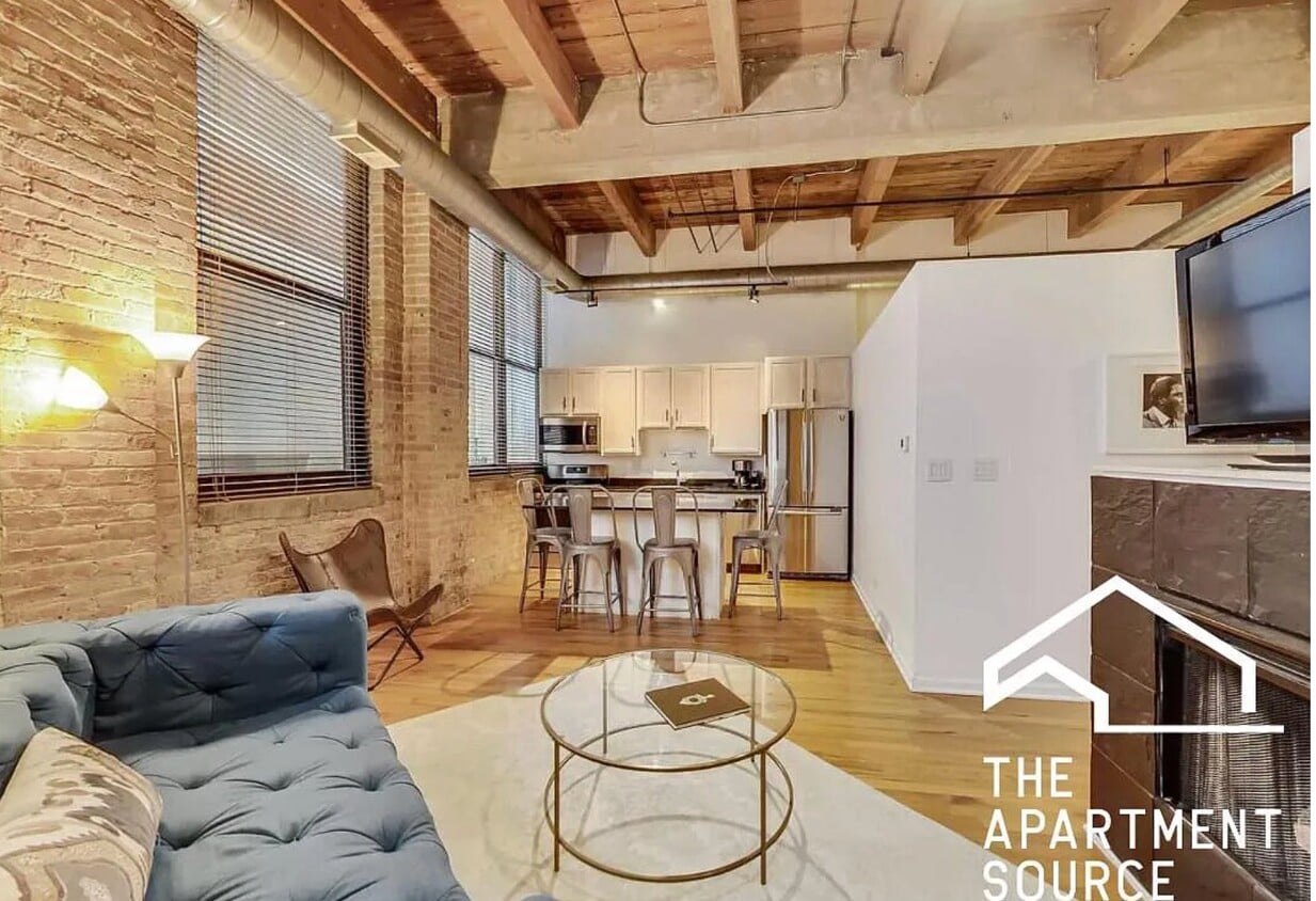 Photo - 215 N Aberdeen St (Chicago, IL)