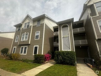 Building Photo - 6732 Willowbrook Dr