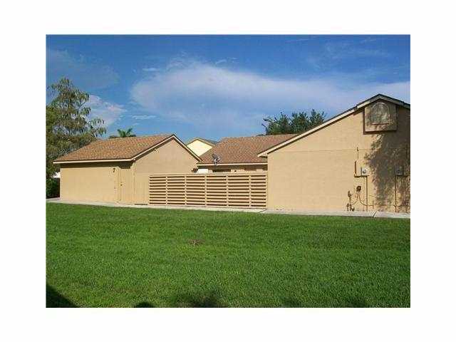 Foto del edificio - 13717 Yarmouth Dr