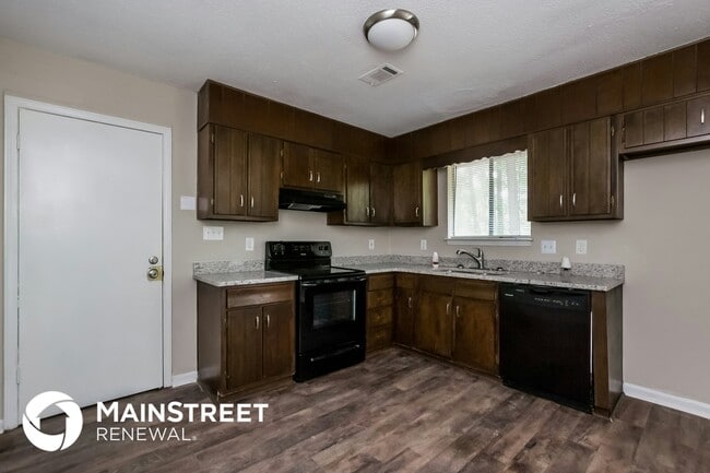 Building Photo - 170 Peachtree Dr