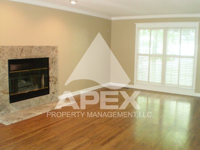 Foto del edificio - Beautiful 3/4 Bd - 2.5 Ba Brick 2-Story Si...