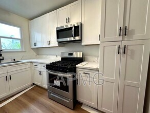 Building Photo - 3936 Kentucky Dr