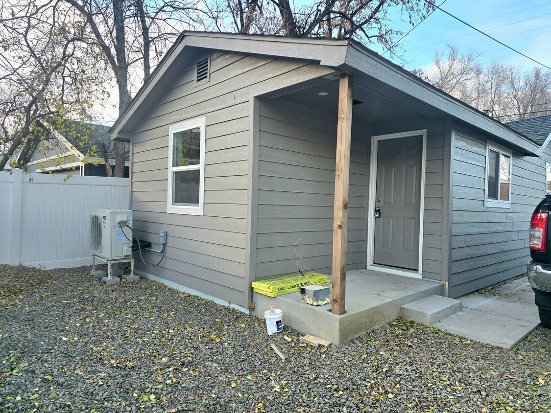 Foto principal - 706 1/2-9 1/2 Alderson Ave