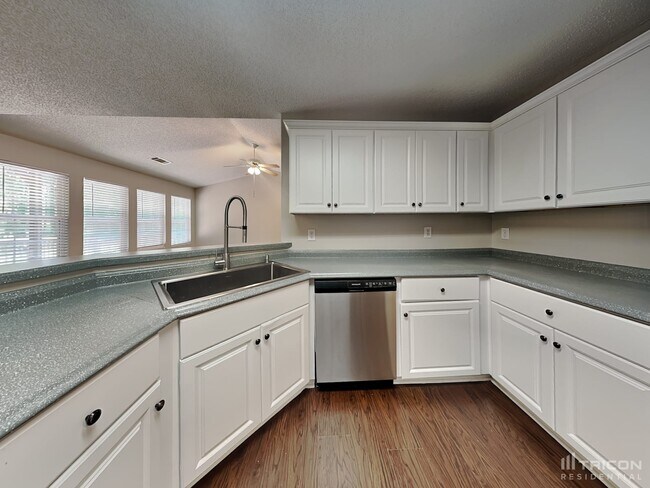 Foto del edificio - 1555 Mill Creek Rd