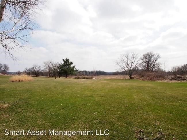 Building Photo - 4 br, 2.5 bath House - S47W24985 Lawnsdale RD