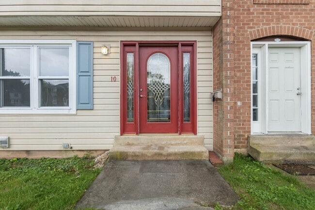 Building Photo - Unparalleled convenience and accessibility...