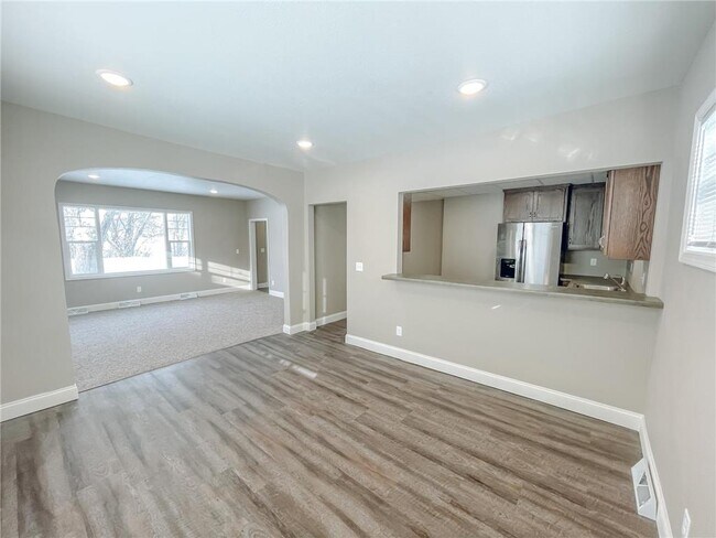 Building Photo - 1218 6th Ave S