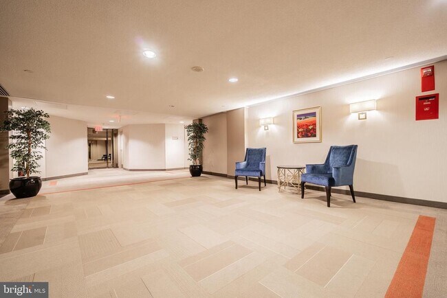 Building Photo - 1530 Key Blvd