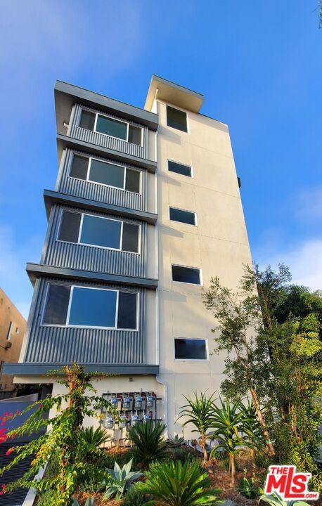 Building Photo - 3643 Empire Dr
