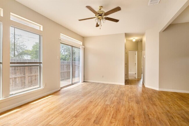 Foto del edificio - 508 Gregory Ct