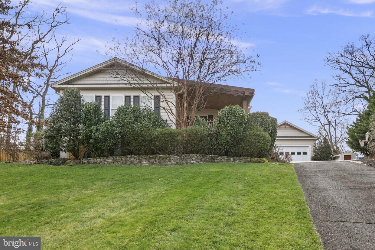 Foto principal - 5724 Oak Hill Pl
