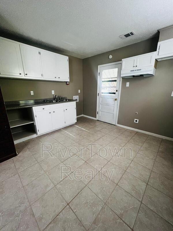 Building Photo - 4180 Kerwin Dr