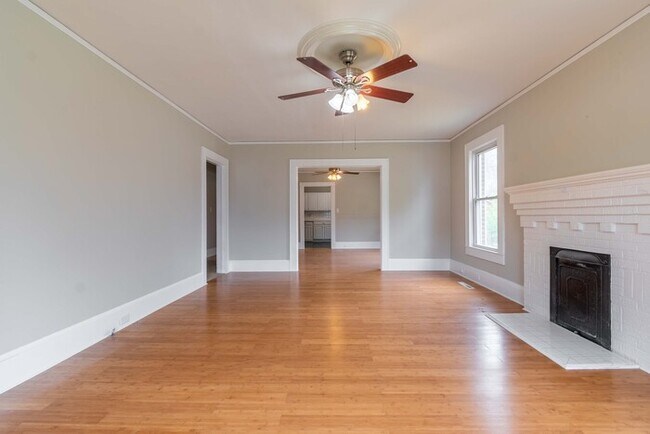 Building Photo - 607 Bethpage Rd