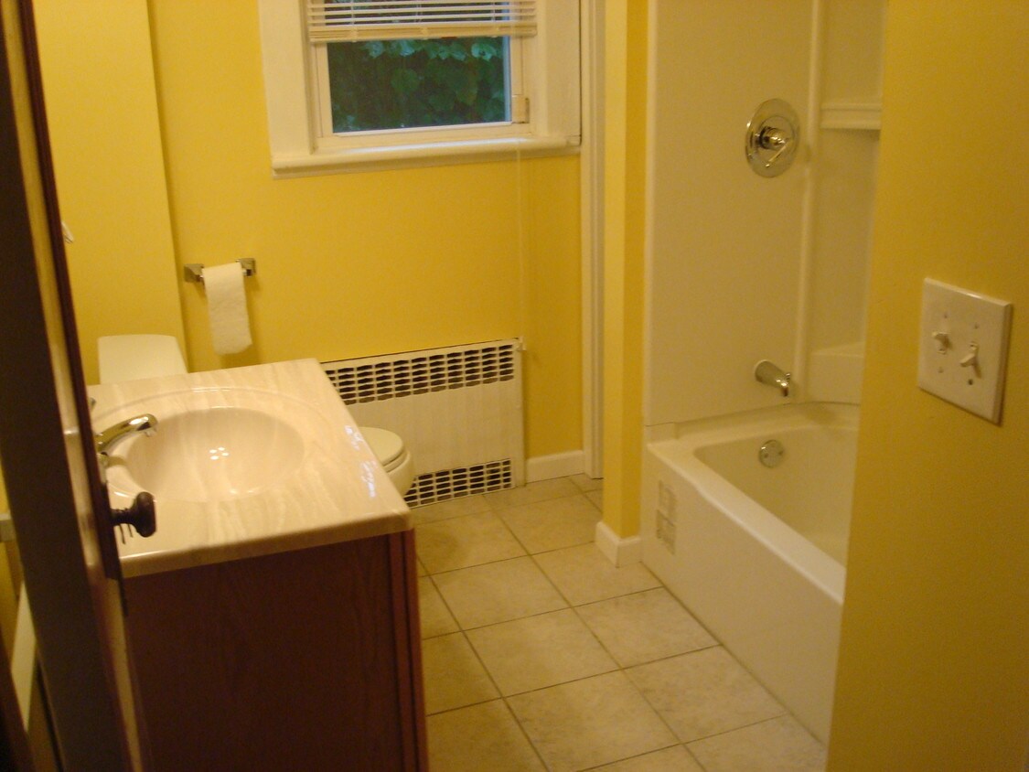 548 Warren St Unit 1, Albany, NY 12208 Apartments in Albany, NY