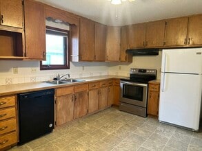 Building Photo - 1901 Elm Ave