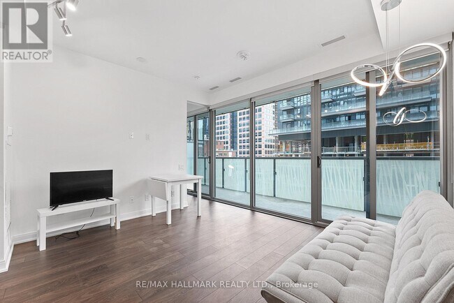 Photo du bâtiment - 50A-650 Charles St E