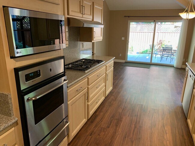 Foto del edificio - Immaculate 3 Bedroom 2 Bath Single Level S...