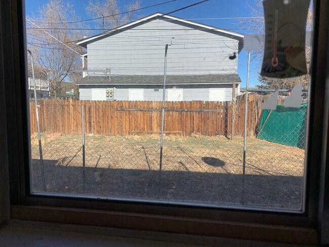 Building Photo - Rare 1 bedroom detached home with yard