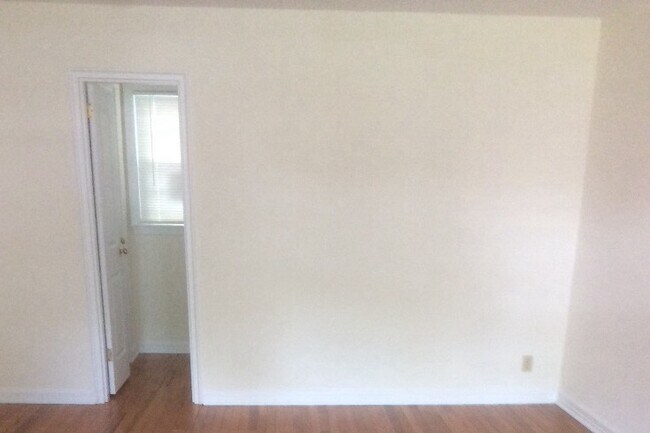 Building Photo - 1503 Plaza Rd