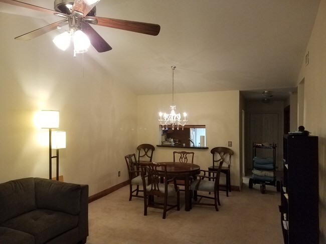Comedor - 5200 E Club Cir