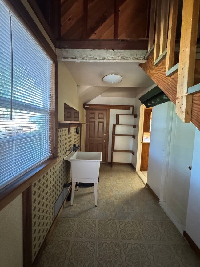 Foto del edificio - 3 Bedroom home SE Roseburg home