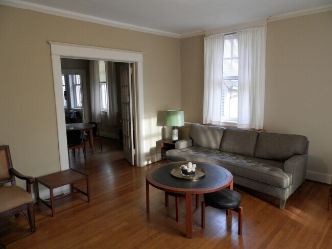 Foto del edificio - 155 Holbrook Ave