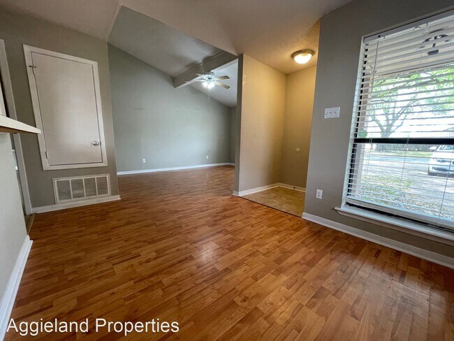 Building Photo - 2 br, 2 bath House - 614 Cross Timbers Dr