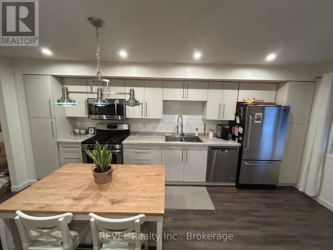 Photo principale - 5815-5815 Swayze Dr