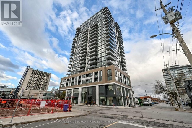 Building Photo - 2007 James St