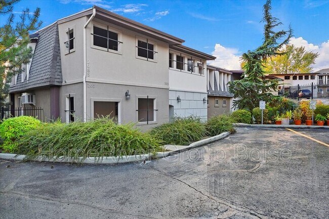 Foto del edificio - 2085 Brittany Ln